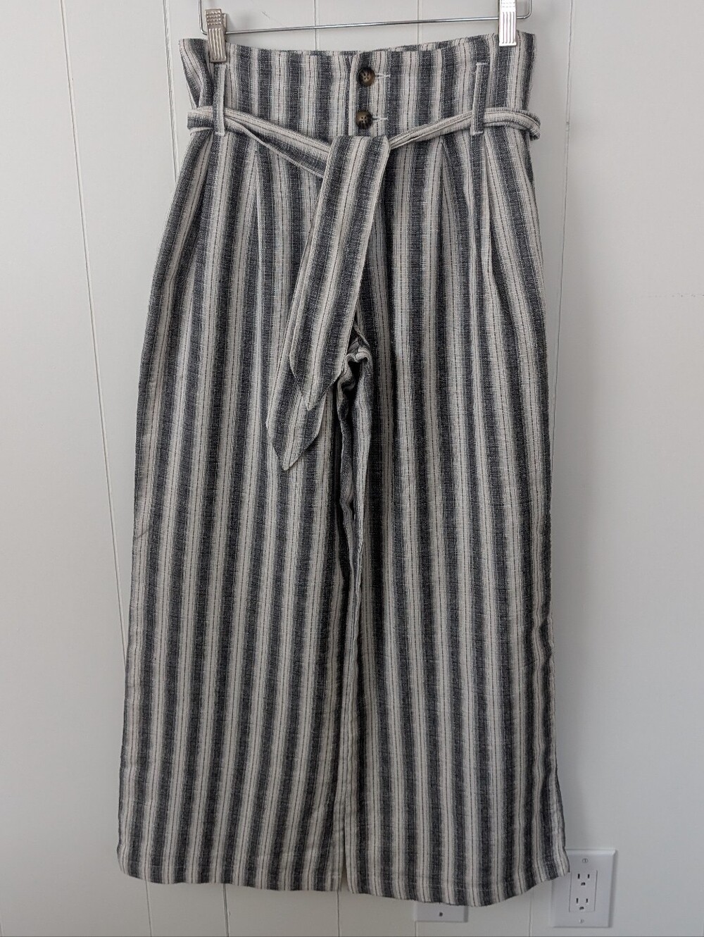 Blue Rain Wide Leg Striped Cropped Pants With Tie Waist And Buttons Size Small